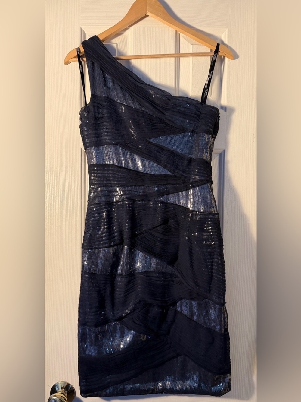 Tadashi Shoji Black One-Shoulder Sequin Cocktail Dress. Sz 4
